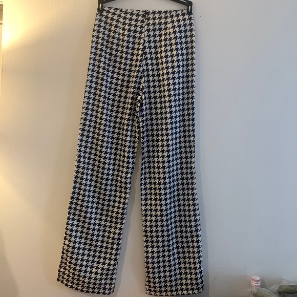 UDEAR - Black & White Houndstooth Button-Accent Straight-Leg Pants - Picture 5 of 8